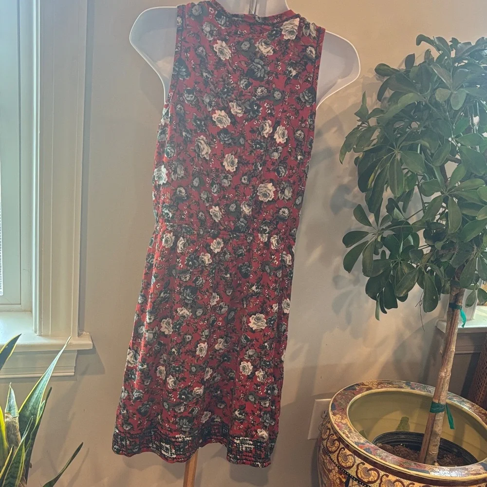 Market & Spruce Red Floral V-Neck Sleeveless Mini Dress